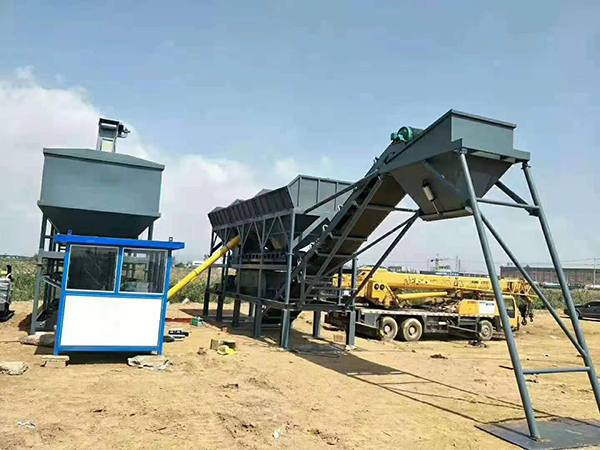 移動式穩定(dìng)土拌合(hé)站